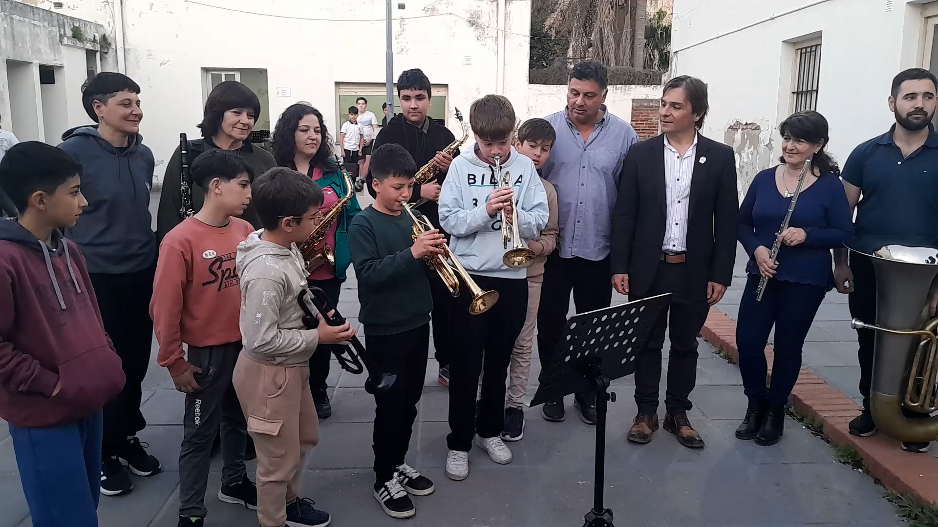 Jóvenes músicos de Bell Ville recibieron instrumentos a través del programa municipal