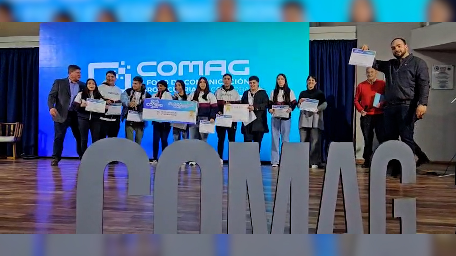 Estudiantes del IPEM 290 de Bell Ville ganan el Desafío COMAC con un noticiero sobre sostenibilidad