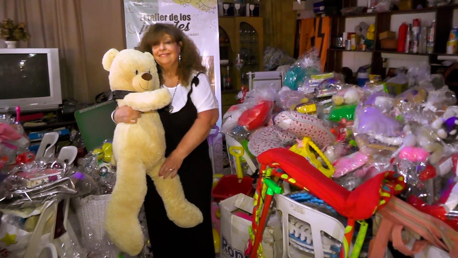 Una vecina impulsa un proyecto solidario que recicla y restaura juguetes para niñas y niños